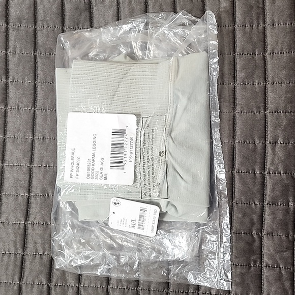 NWT Free People Good Karma Leggings Sea Glass Size M/L - Picture 8 of 12
